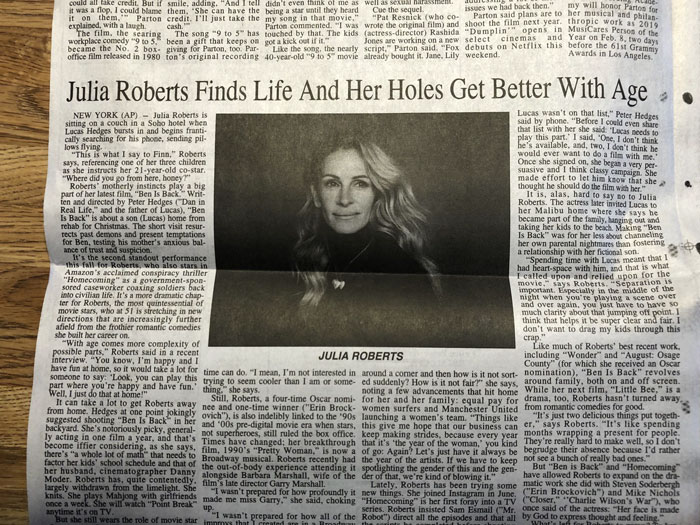 Newspaper Makes An Unfortunate Typo On Julia Roberts Headline And People Make The Best Of It