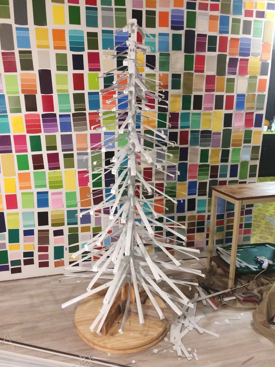 We Made An Unconventional Christmas Tree From A Stack Of Paint Samples And Some Old Blinds We Made An Unconventional Christmas Tree From A Stack Of Paint Samples And Some Old Blinds