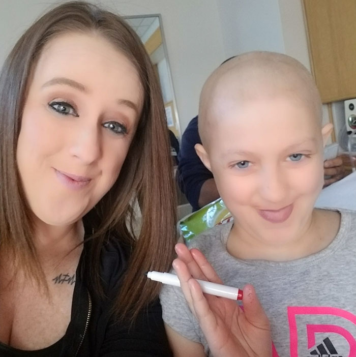 People Are Outraged At A Spa That Mocked A 10-Year-Old Cancer Patient And Called Her A Boy People Are Outraged At A Spa That Mocked A 10-Year-Old Cancer Patient And Called Her A Boy
