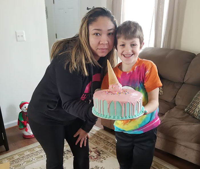 People Are Outraged At A Spa That Mocked A 10-Year-Old Cancer Patient And Called Her A Boy People Are Outraged At A Spa That Mocked A 10-Year-Old Cancer Patient And Called Her A Boy