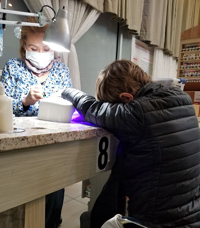 People Are Outraged At A Spa That Mocked A 10-Year-Old Cancer Patient And Called Her A Boy