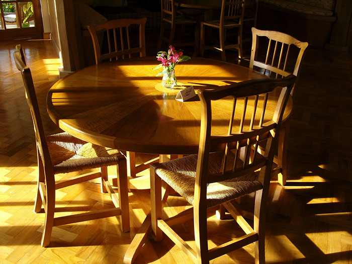 Guy Gets Accused Of Ruining Christmas After Not Delivering A Free Table To A Client 180 Miles Away Guy Gets Accused Of Ruining Christmas After Not Delivering A Free Table To A Client 180 Miles Away