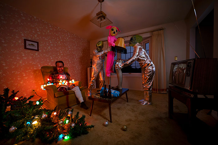 10 Years Ago Mom Told Son To &ldquo;Sober Up&rdquo; And Make His Own Christmas Cards, Son Doesn't Disappoint Every Year