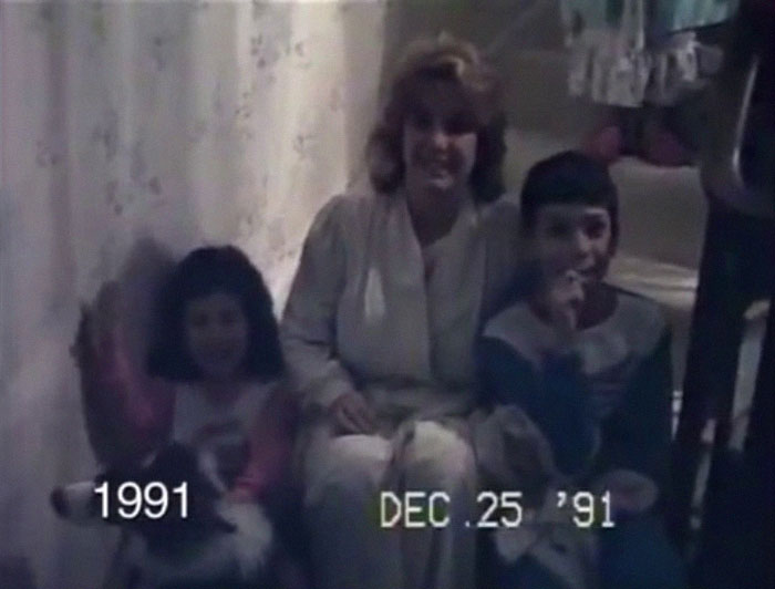 Dad Films Family's Christmas Mornings For 25 Years, Shows How Small Changes Create A Big Difference At The End Dad Films Family's Christmas Mornings For 25 Years, Shows How Small Changes Create A Big Difference At The End