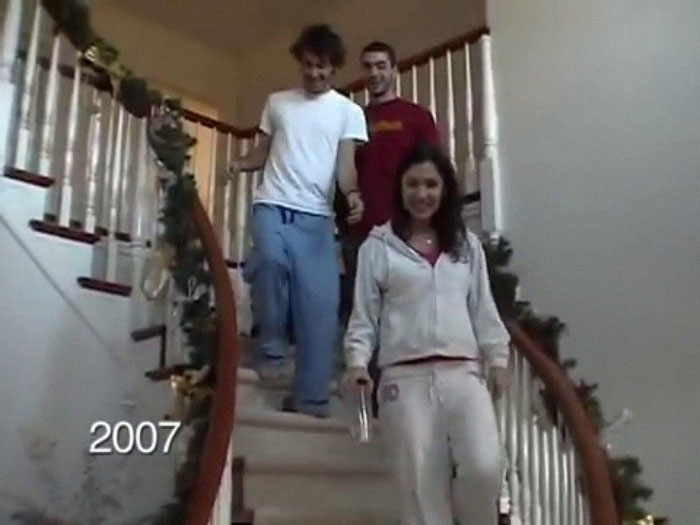 Dad Films Family's Christmas Mornings For 25 Years, Shows How Small Changes Create A Big Difference At The End Dad Films Family's Christmas Mornings For 25 Years, Shows How Small Changes Create A Big Difference At The End