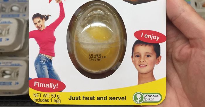 27 Hilarious Fake Christmas Gifts That ‘Obvious Plant’ Planted In Stores