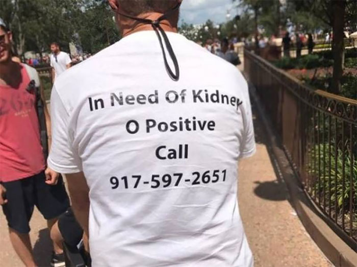 Husband Carries A Sign At Target To Find His Wife A Kidney Donor And People Respond Husband Carries A Sign At Target To Find His Wife A Kidney Donor And People Respond