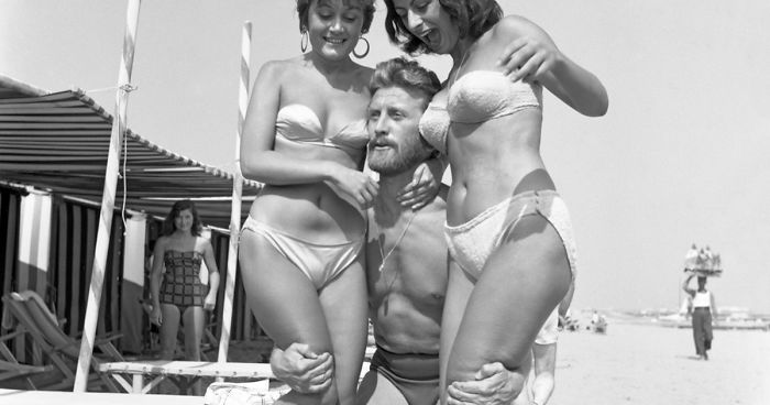 26 Rare Photos Of Celebrities Hanging Out In Venice In The 50s And 60s