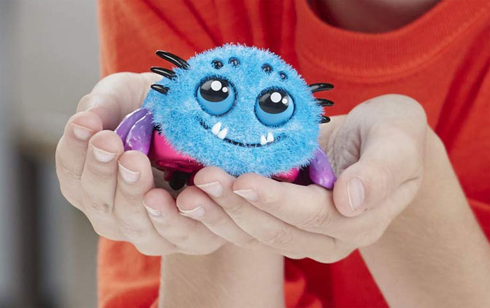 Mom Regrets Buying Her Kid A Scream-Activated Spider Toy From Amazon After Learning How It Works Mom Regrets Buying Her Kid A Scream-Activated Spider Toy From Amazon After Learning How It Works