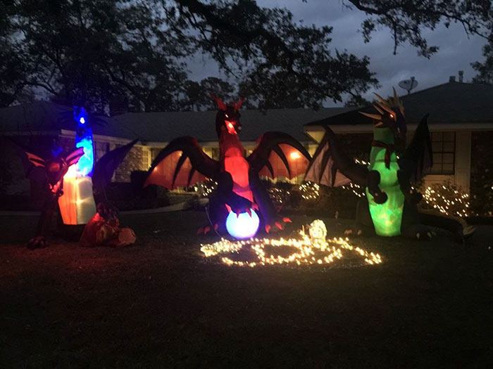 Neighbors Are Saying This Woman's Christmas Dragon Decorations Are Inappropriate, So She 'Fixes' It Neighbors Are Saying This Woman's Christmas Dragon Decorations Are Inappropriate, So She 'Fixes' It