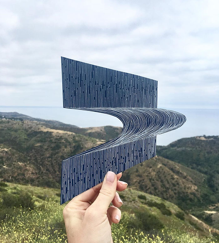 This Artist Creates Amazing Optical Illusions Using Simple Lines