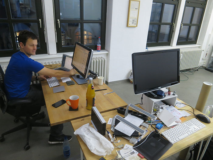 CEO Asks Internet How To Deal With Two Employees Who Constantly Leave Work At 6 PM, Gets Shut Down CEO Asks Internet How To Deal With Two Employees Who Constantly Leave Work At 6 PM, Gets Shut Down