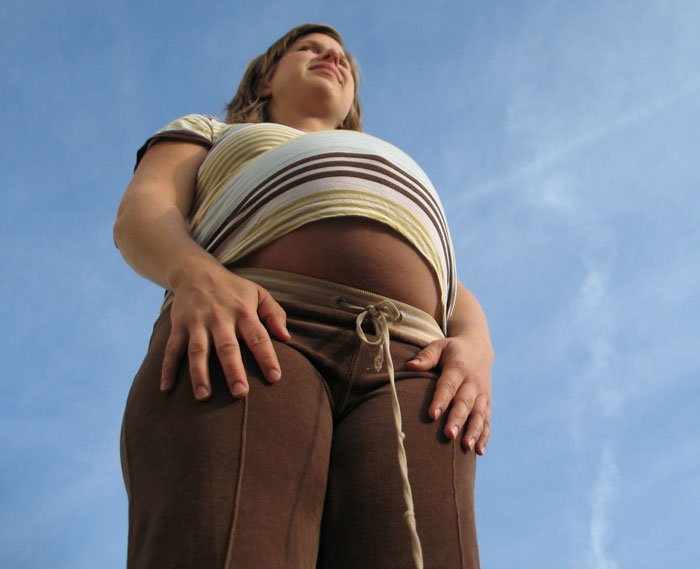 This Pregnant Woman Had A Hilarious Clothing Fail Because She Couldn’t See Her Legs Past Her Stomach