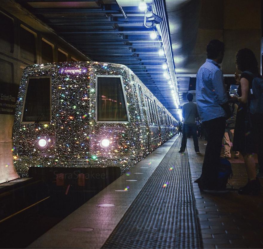 Pakistani 'Dentist' Tired Of Her Job Starts Putting Glitters And Diamonds On Every Image And The Results Are Magical ( 10+ Images )