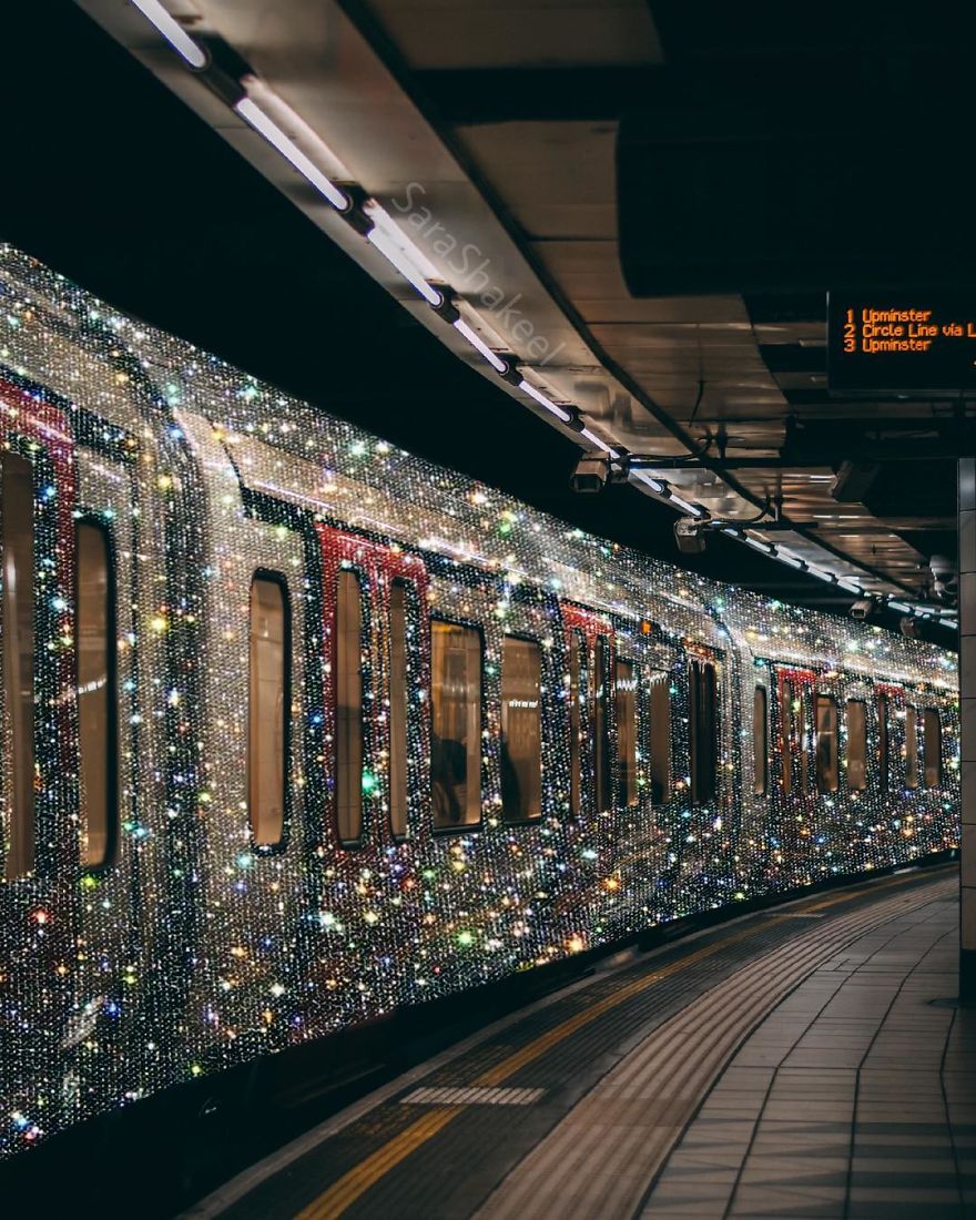 Pakistani 'Dentist' Tired Of Her Job Starts Putting Glitters And Diamonds On Every Image And The Results Are Magical ( 10+ Images )