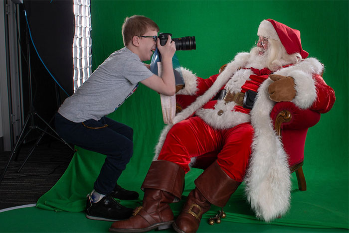 These Photographers Organize Magical Christmas Photoshoots For Children In Hospitals, As For Some It Might Be Their Last These Photographers Organize Magical Christmas Photoshoots For Children In Hospitals, As For Some It Might Be Their Last