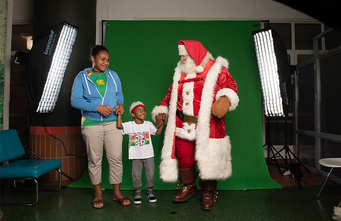 These Photographers Organize Magical Christmas Photoshoots For Children In Hospitals, As For Some It Might Be Their Last These Photographers Organize Magical Christmas Photoshoots For Children In Hospitals, As For Some It Might Be Their Last
