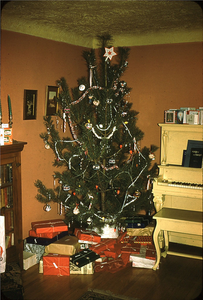 Vintage-Christmas-House-Interior-Decorations