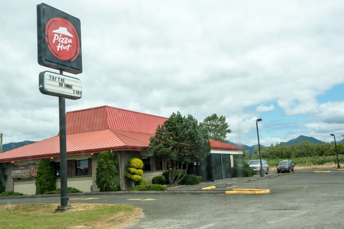 Pizza Hut Allegedly Refused To Fix Wrong Number Ad, End Up Closed When The Family Decide To Take Revenge Pizza Hut Allegedly Refused To Fix Wrong Number Ad, End Up Closed When The Family Decide To Take Revenge
