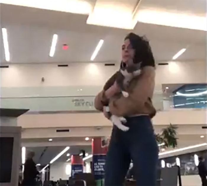 This Woman's Flight Was Canceled For 4 Hours, So She Decided To Entertain Herself By Dancing In An Airport With A Cat This Woman's Flight Was Canceled For 4 Hours, So She Decided To Entertain Herself By Dancing In An Airport With A Cat