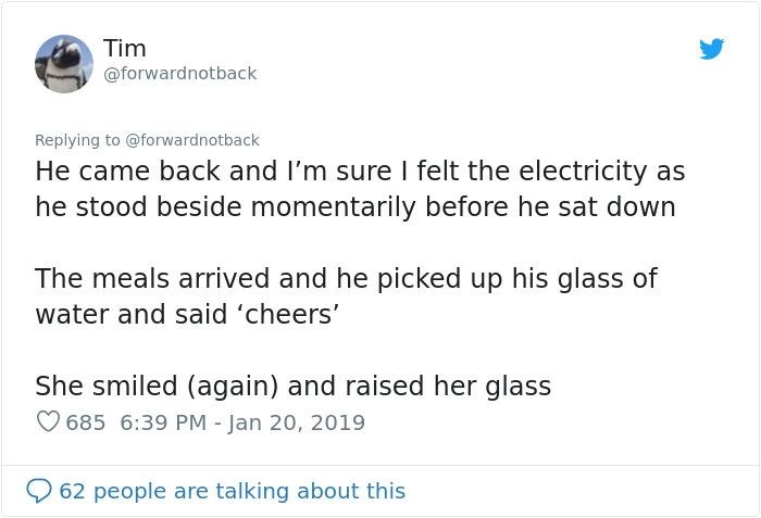 Guy Witnesses Young Man Struggling To Pay For Date In Fancy Restaurant And How Waiter 'Saves' Him Guy Witnesses Young Man Struggling To Pay For Date In Fancy Restaurant And How Waiter 'Saves' Him