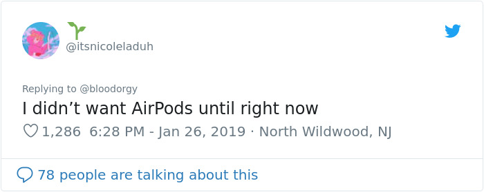 In Order Not To Lose Her AirPods, This Woman Literally Pierced Them Through Her Ears In Order Not To Lose Her AirPods, This Woman Literally Pierced Them Through Her Ears