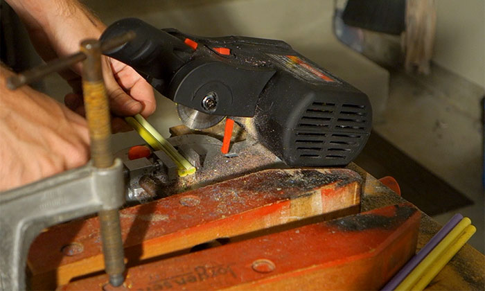 Guy Spends $500 To Build An Epic Custom Guitar Out Of 1200 Pencils, Shows How He Did It Guy Spends $500 To Build An Epic Custom Guitar Out Of 1200 Pencils, Shows How He Did It