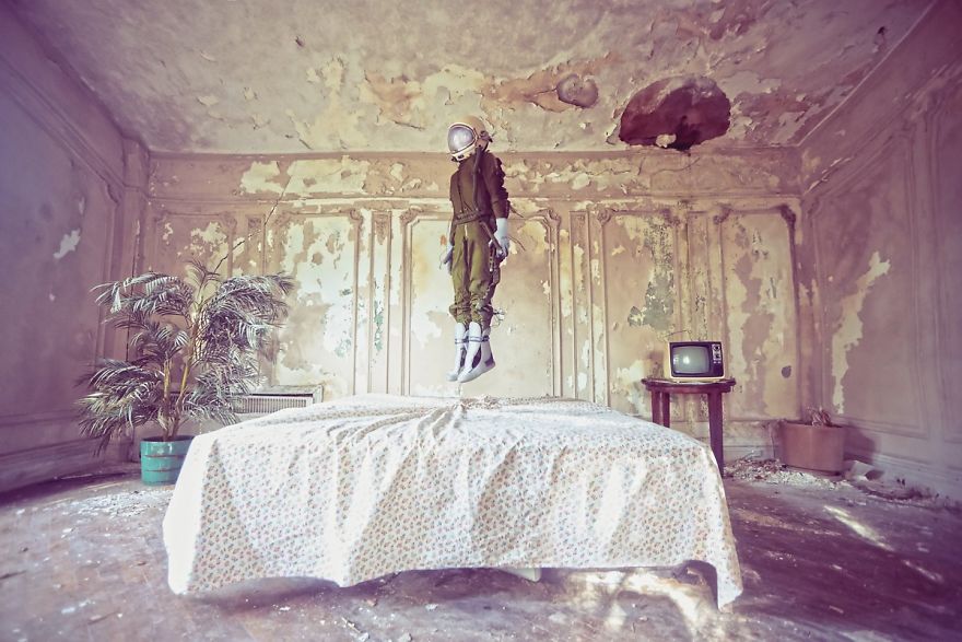 I've Been Documenting A Lonely Astronaut's Return To Earth