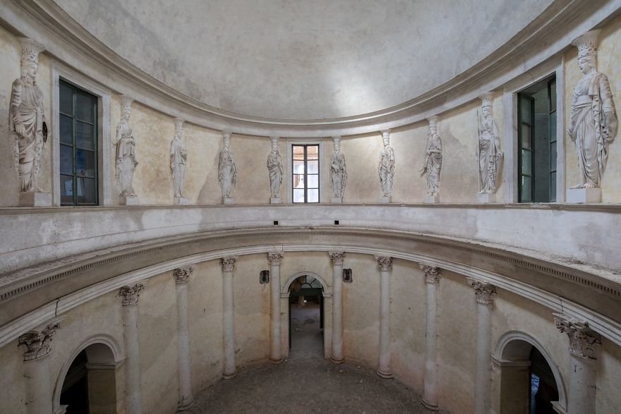 30 Abandoned Places In Italy That Look Truly Beautiful