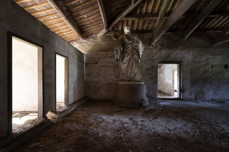 30 Abandoned Places In Italy That Look Truly Beautiful