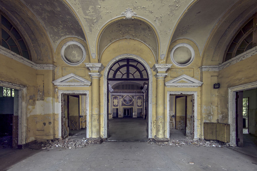 30 Abandoned Places In Italy That Look Truly Beautiful