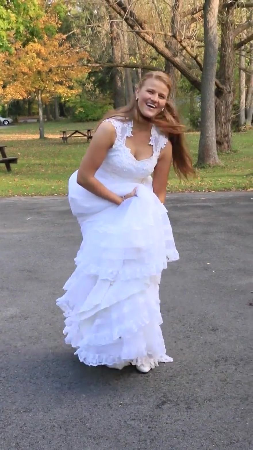 Girl With Autism Confuses Bride With Cinderella And Bride Raises Funds To Take Her To Disney World Girl With Autism Confuses Bride With Cinderella And Bride Raises Funds To Take Her To Disney World