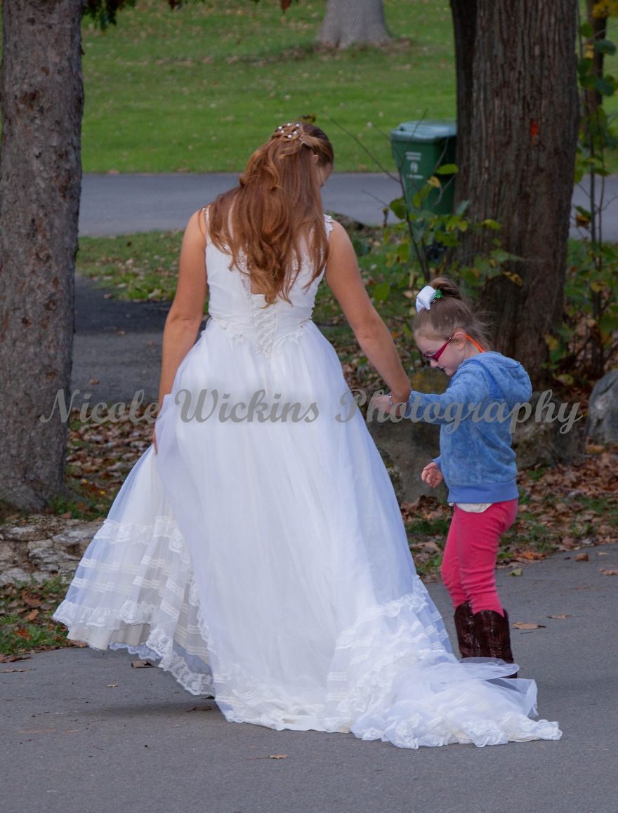 Girl With Autism Confuses Bride With Cinderella And Bride Raises Funds To Take Her To Disney World Girl With Autism Confuses Bride With Cinderella And Bride Raises Funds To Take Her To Disney World