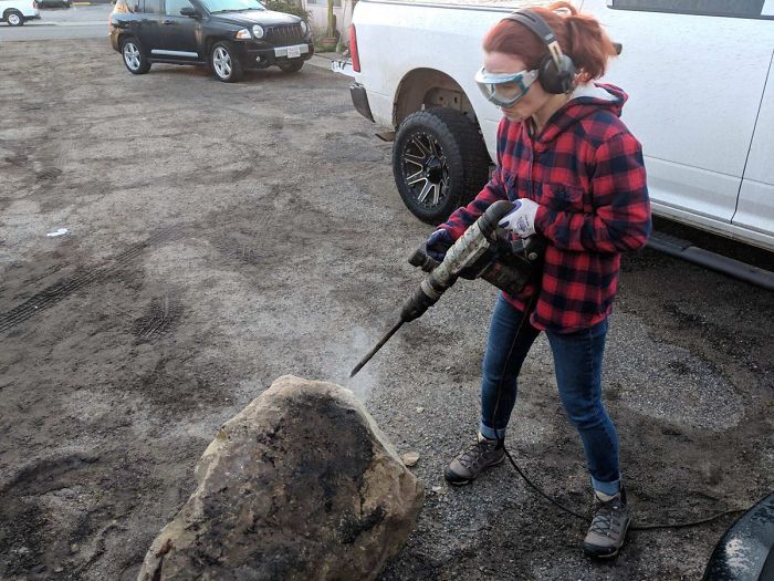Badass Geologist Gets Revenge On Drunk Neighbour Who Blocks Her Car With Boulder Badass Geologist Gets Revenge On Drunk Neighbour Who Blocks Her Car With Boulder