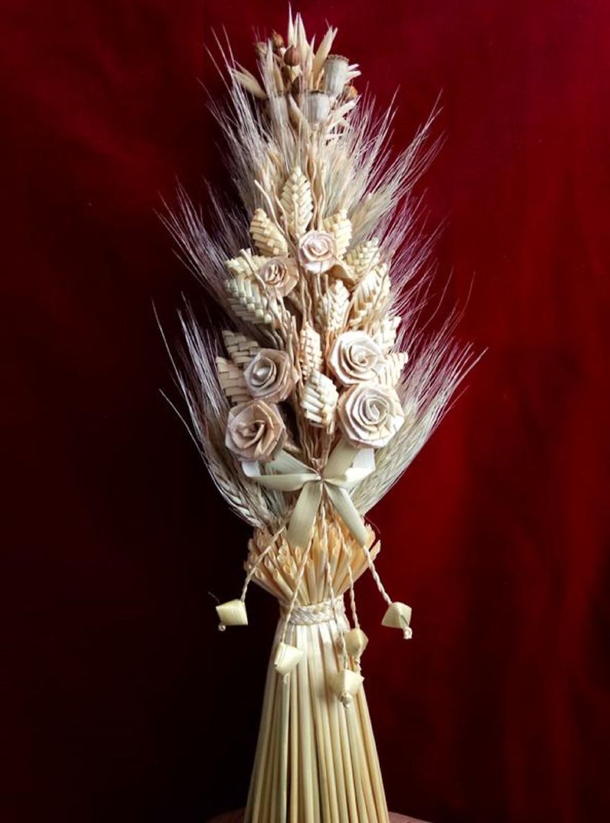 i Do Very Boring Work -
i Whip Unusual Things From Rye Straw. I Like It A Lot!