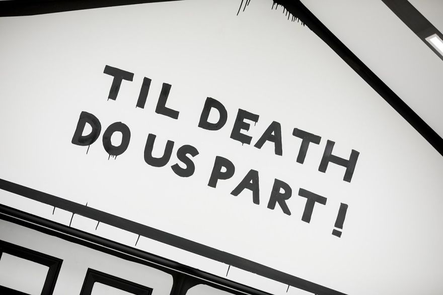 Artist Installs A Cartoon-Style Wedding Chapel In Vegas And It Makes For An Instagram-Worthy Wedding