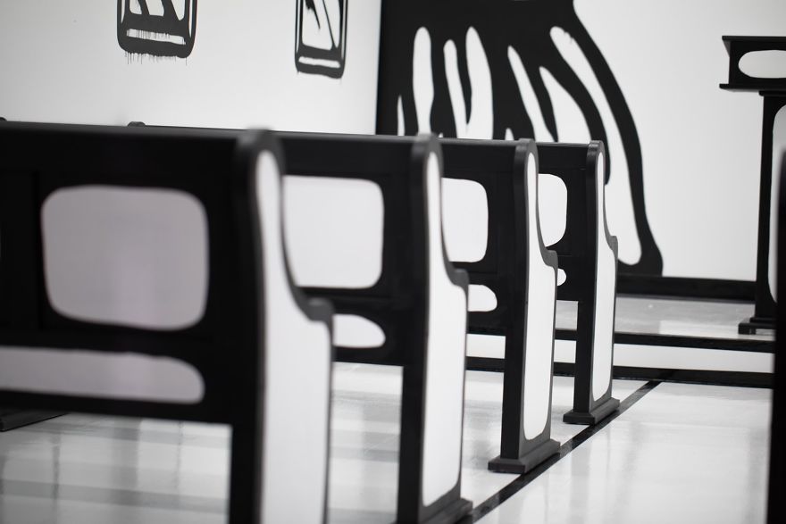 Artist Installs A Cartoon-Style Wedding Chapel In Vegas And It Makes For An Instagram-Worthy Wedding Artist Installs A Cartoon-Style Wedding Chapel In Vegas And It Makes For An Instagram-Worthy Wedding