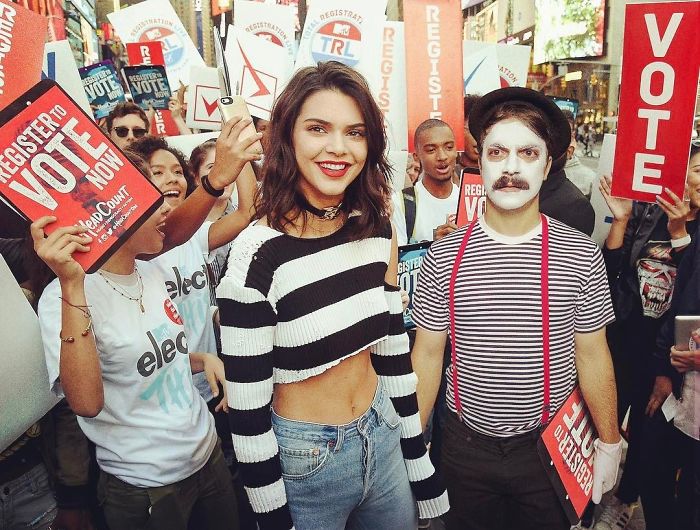 Man-Photoshops-Himself-Kendall-Kirby-Jenner