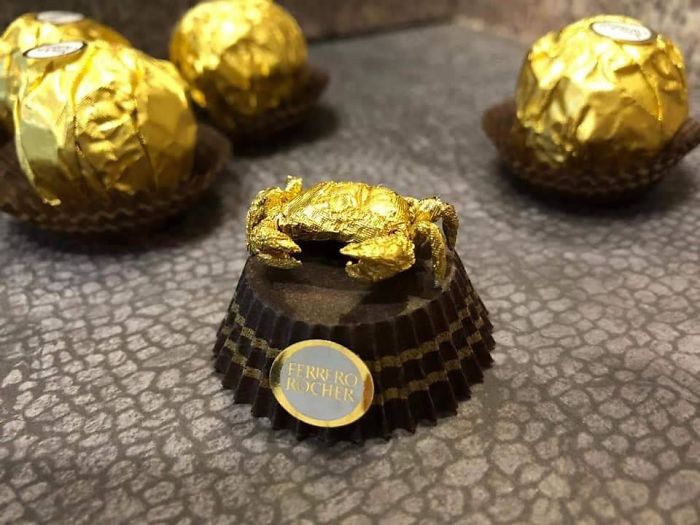 Chinese Makes Incredible Sculptures With Ferrero Rocher's Packaging