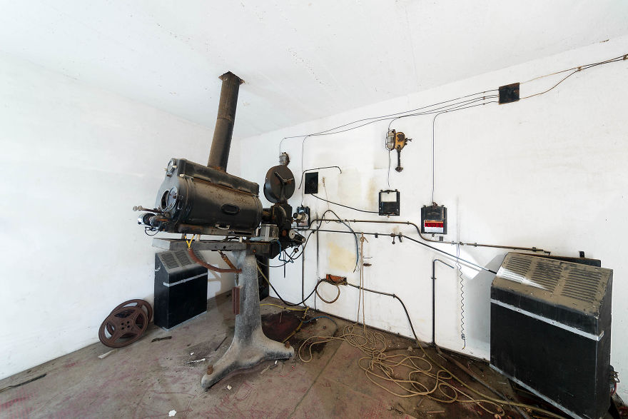 Mercura Theater, Italy