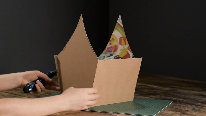 I Upcycled Cardboard Boxes Into A Witch House And It Cost Me Less Than $1 I Upcycled Cardboard Boxes Into A Witch House And It Cost Me Less Than $1