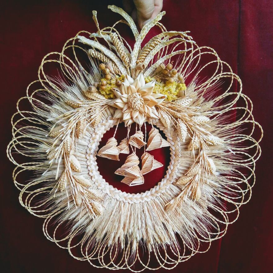 i Do Very Boring Work -
i Whip Unusual Things From Rye Straw. I Like It A Lot!