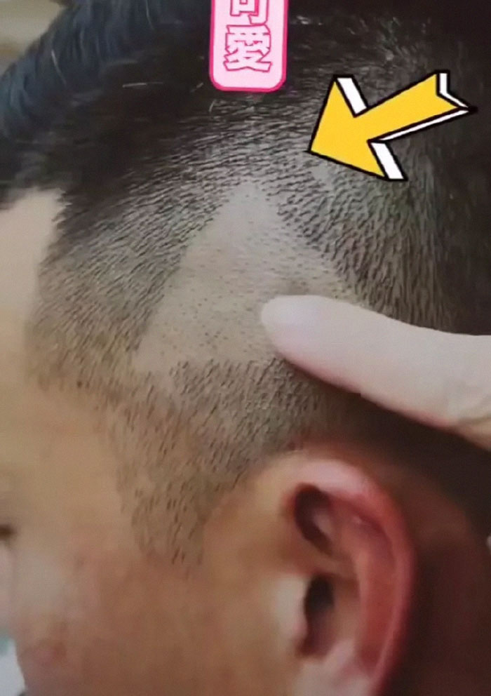 People Are Cracking Up At This Barber Who Shaved A Triangle On Client's Head After Being Shown A Paused Video People Are Cracking Up At This Barber Who Shaved A Triangle On Client's Head After Being Shown A Paused Video