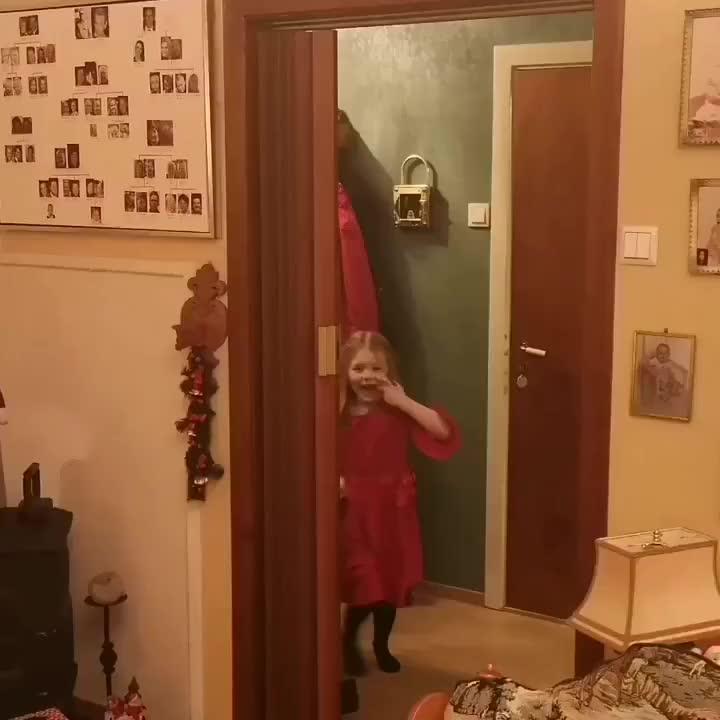 Chinese People Create A New Viral Meme Involving 4 Generations Of Family Members And It's Adorable