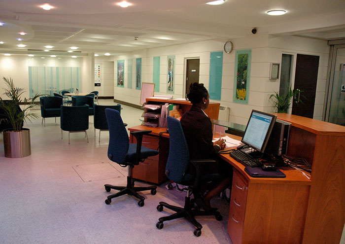 A Utility Company Demanded To Speak With Dead House Owner Directly, So His Daughter Brought Him To The Appointment