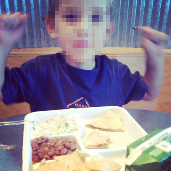 "Pretentious Foodie" New Mom Doesn't Understand Why Kid's Menus Exist, So Parents Hilariously Explain It To Her