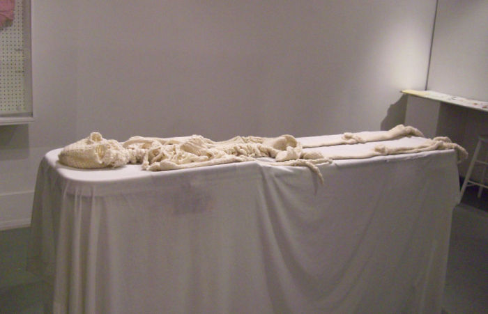 This Life-Size Crochet Skeleton Is So Intricate, The Stomach Even Has Half-Digested Food In It This Life-Size Crochet Skeleton Is So Intricate, The Stomach Even Has Half-Digested Food In It