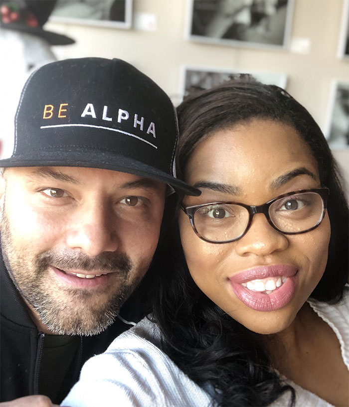 Woman Tired Of Her Loud Neighbor Writes A Hilarious Letter To Him And Leaves Him A Cake At 4 AM Woman Tired Of Her Loud Neighbor Writes A Hilarious Letter To Him And Leaves Him A Cake At 4 AM