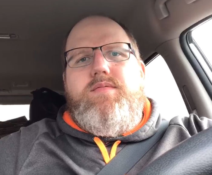 Twitch Streamer Wakes Up After Sleeping For 3 Hours, Finds 200 People Watching Him Twitch Streamer Wakes Up After Sleeping For 3 Hours, Finds 200 People Watching Him