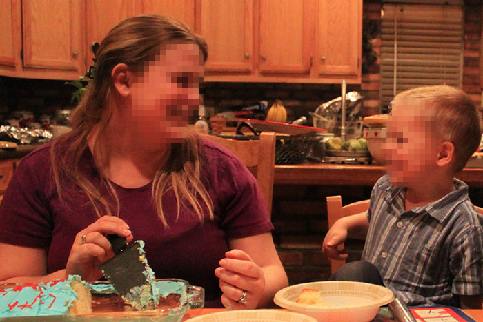 "Pretentious Foodie" New Mom Doesn't Understand Why Kid's Menus Exist, So Parents Hilariously Explain It To Her